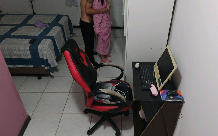 Intense Pleasures: Casada engañando a su marido con un vecino