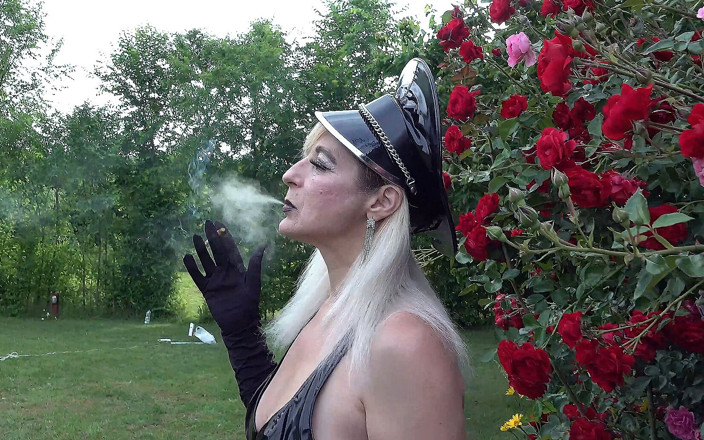 Gisela Domina Funhouse: Noua mea ținută sexy dominatoare în latex