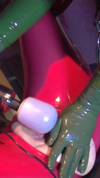 Gagicile din latex își seduc prietena