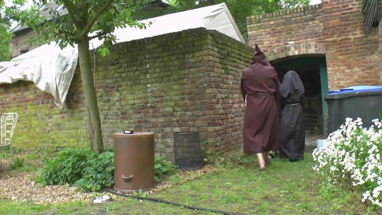 King Of Amateur: Las monjas del convento son verdaderas putas