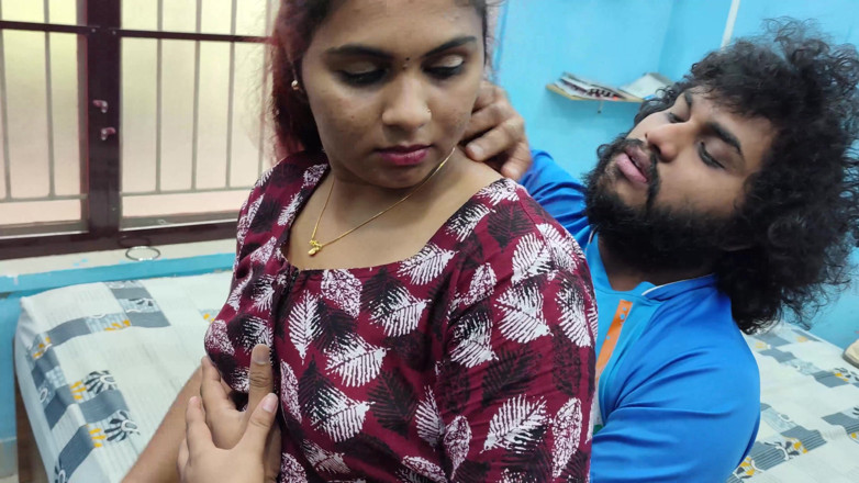 Vaishnavysharunraj: Coppia calda in un bacio romantico