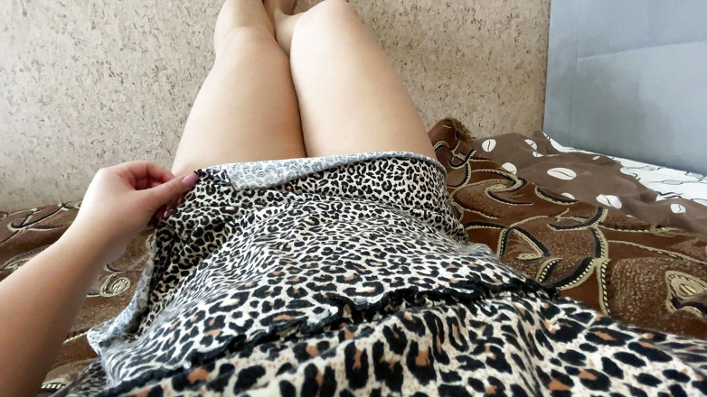 Lux Eva: Mijn hete stiefmoeder met grote borsten in sexy chemise masturbeert 's...