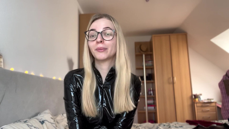 Goddess_Bella_Rae: Bạn có cảm thấy tồi tệ về việc là một...