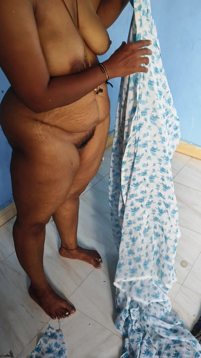Tamil lesbian: Khoe bộ ngực nóng bỏng