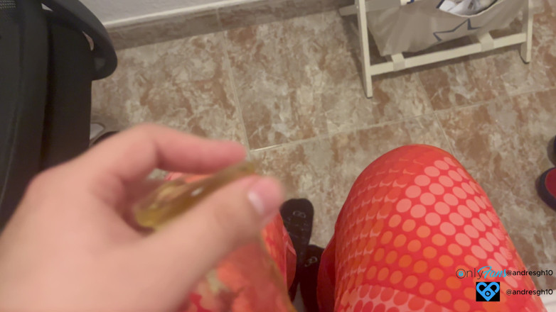 Andresgh10: Giovane con leggings si masturba