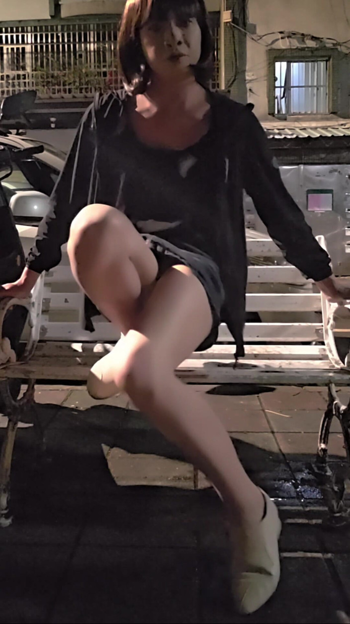 Taiwancdgirl: Shemale Ting Xuan Walks in a Super Mini Skirt