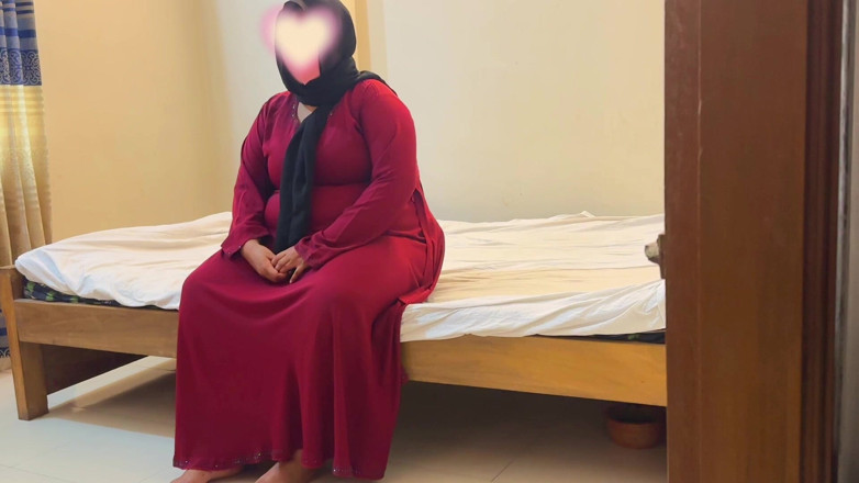 Aria Mia: Fodendo uma sogra muçulmana gordinha vestindo uma burca vermelha e...