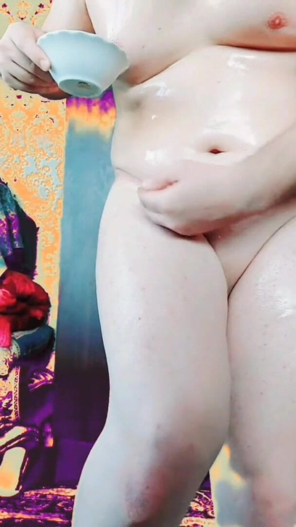 Kitty_Cross: 私の体に油を塗るセクシーなブロンド光沢のある肌のレディーボーイモデル弱虫フェムボーイ女装子とコスプレイヤー
