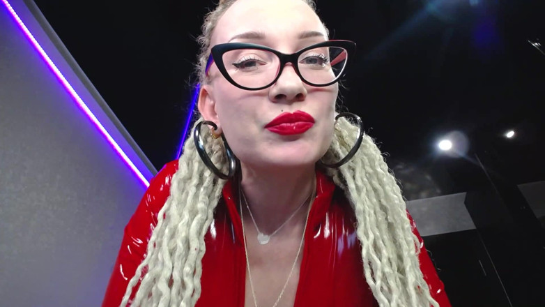 BadAssBitch: Une belle-mère punit pour un loser