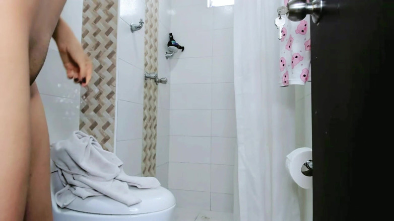 Lissa Brown: Il patrigno mette una telecamera peeker mentre sono in bagno