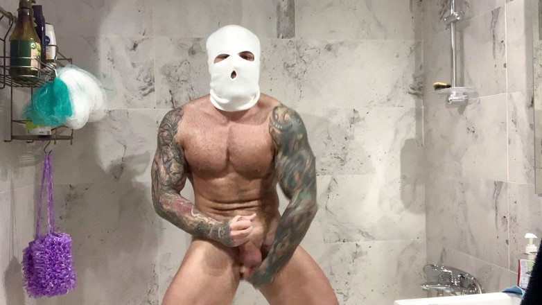 Maximus Barmin: 淋浴时被蒙面的肌肉