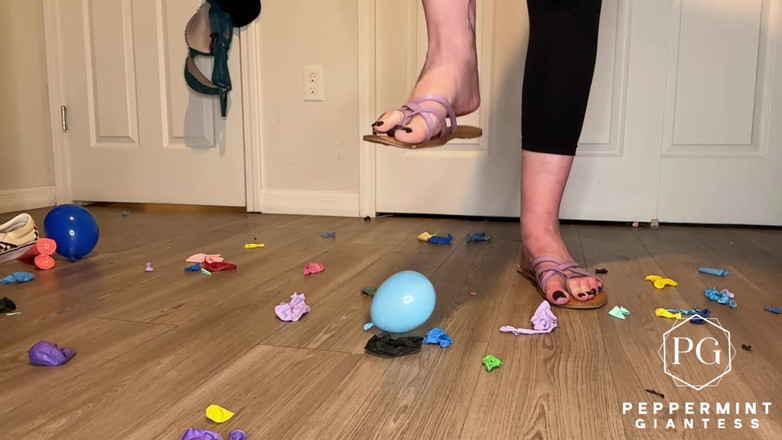 Peppermint Giantess: Akankah pop!? Kaki raksasa vs balon tanpa alas kaki, sandal,...