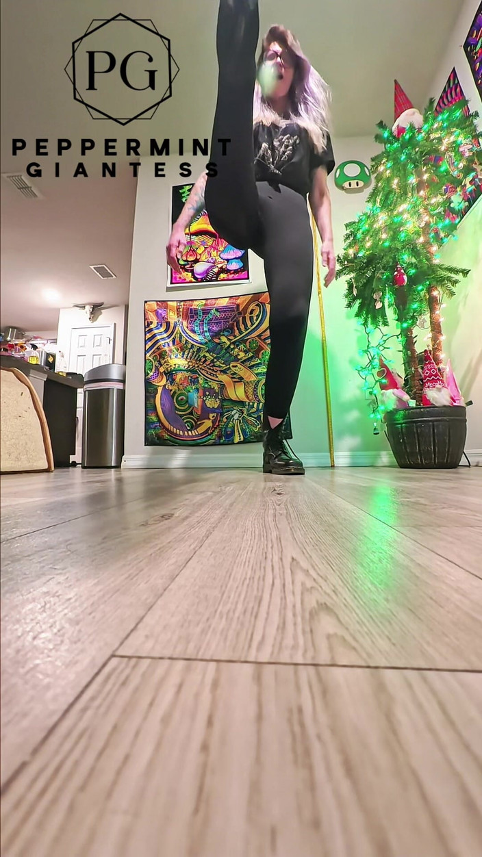 Peppermint Giantess: 6'7 Gergasi Dalam Doc Martens Stomping Hard Vicious Slowious Mo...