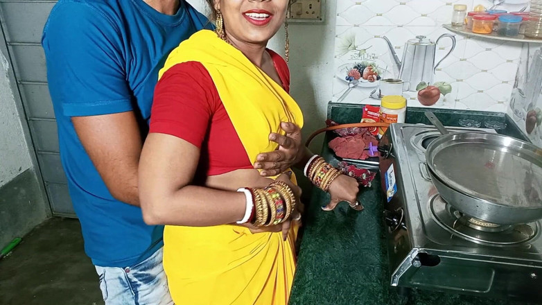 FireeCouple: भारतीय देसी कमसिन नौकरानी लड़की ने किचन में जोरदार सेक्स किया - फायर कपल सेक्स वीडियो