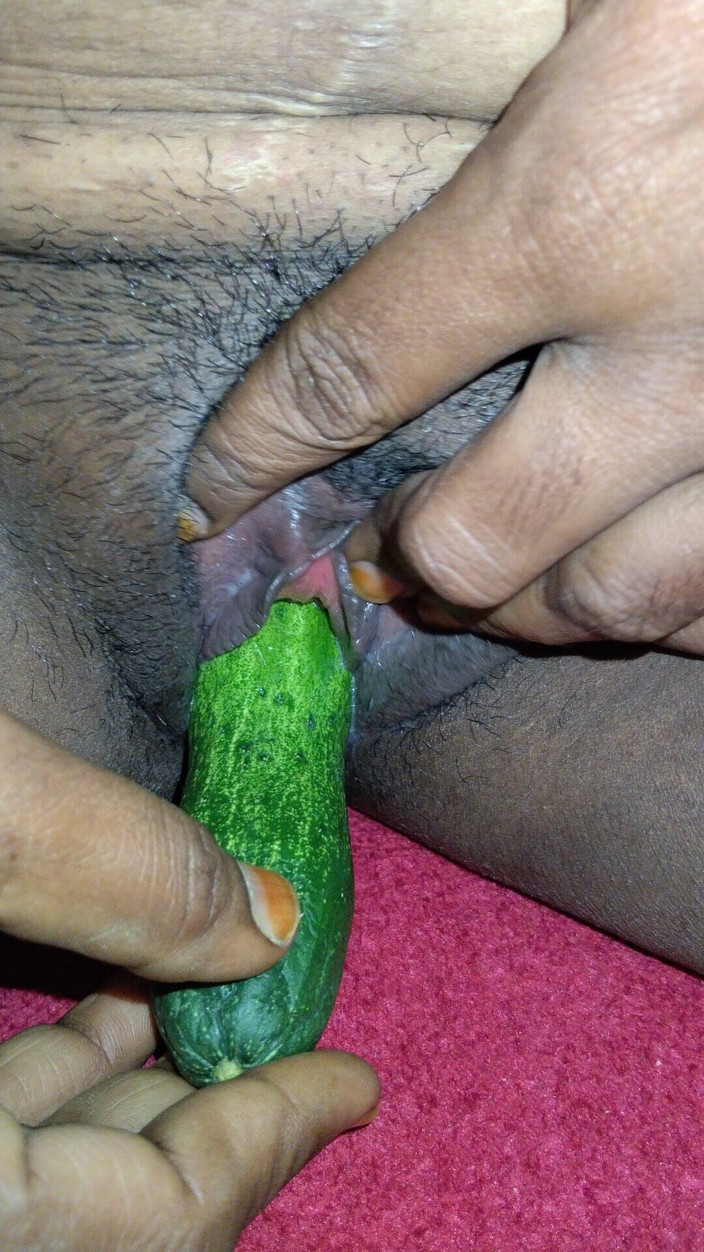 saira454: Saira lagi asik masturbasi memeknya sendirian di rumah sampai muncrat -...