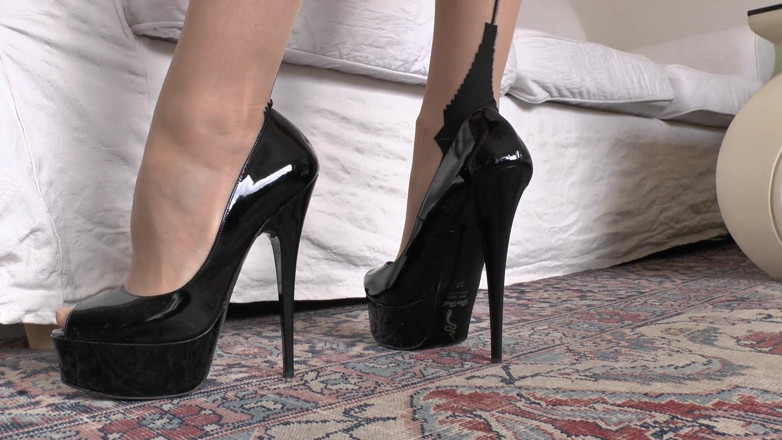 Lady Victoria Valente: Tacones altos extremadamente sexy y medias instrucciones de paja - Lady...