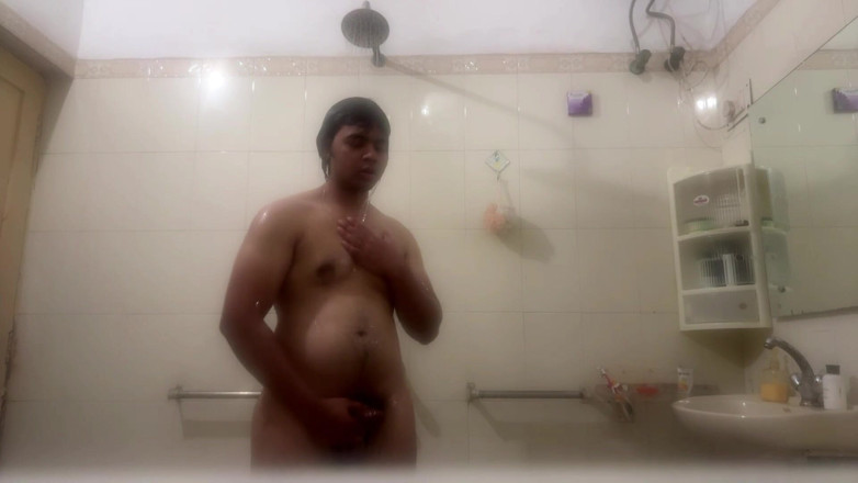 Luxe Ryn: Junger Desi-twink Wird Hart Unter Der Dusche