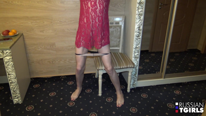 Russian Tgirls: Rusa cachonda y su gran polla