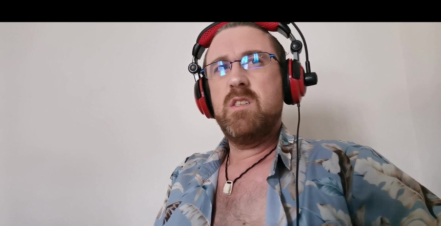 Dirty Talking Guy: Porno izliyorum ... Tekrar.... Lol