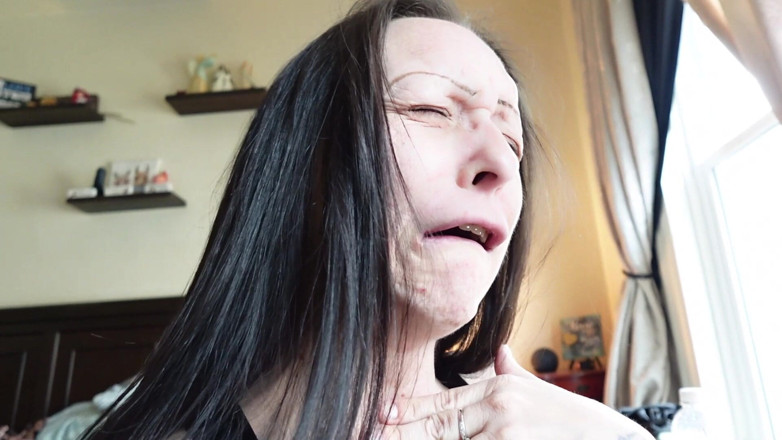 Raven Willow: Dans ton visage, humiliation