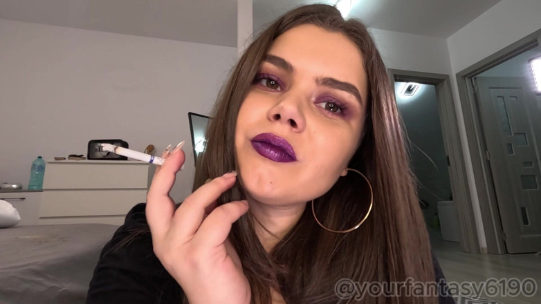 Your fantasy studio: Fumer et vapoter sexy en gros plan avec du rouge à...