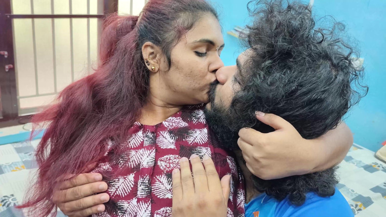 Vaishnavysharunraj: Quente casal romântico beijo