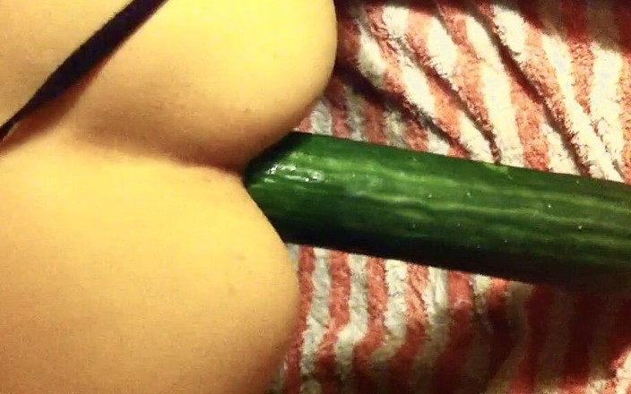 Triple AAA: Curvă amatoare de sex anal care ejaculează acasă - inserții extreme...