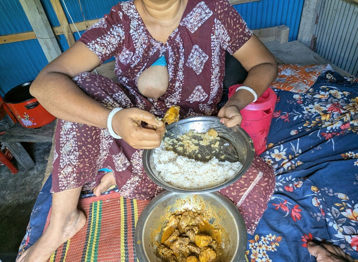 Rani Mondal: रानी भाभी नग्न करने के लिए चावल खा रही है
