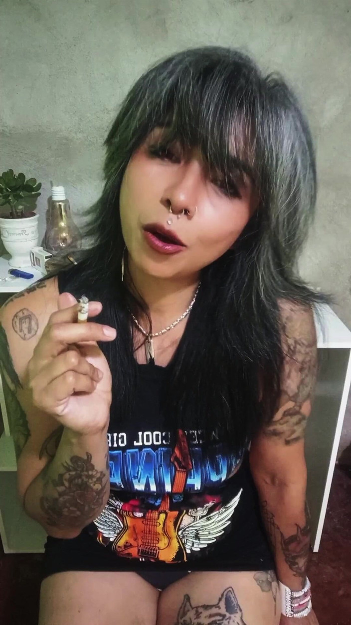 Casia Castro: Pojď se mnou kouřit