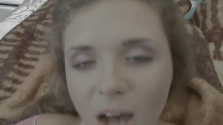 Inhonorof porn: Sicak Kiz Penisini Emiyor Ve Islak Vajinasini Aliyor