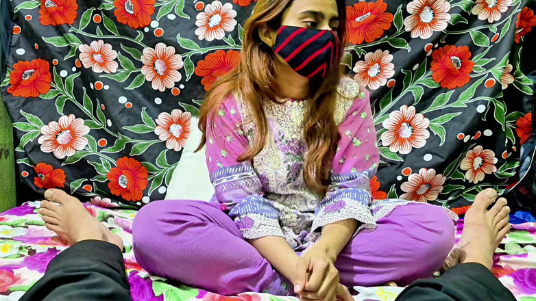 Faryal: インドのデシ・ホット・バービー・クリア・ヒンディー語のエッチトーク