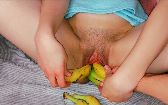 MaksDana33: Trzy banany w środku!