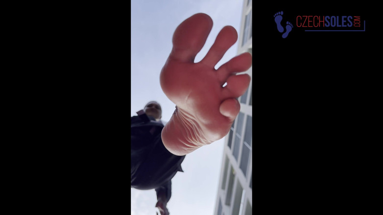 Czech Soles - foot fetish content: Karatéka, déesse des pieds