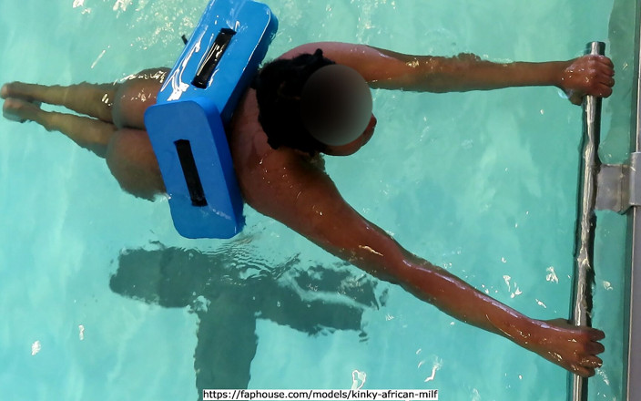Kinky African MILF: Esibizionismo Nel Negozio Di Seconda Mano 01 &amp; Imparare a Nuotare, Lezione 02