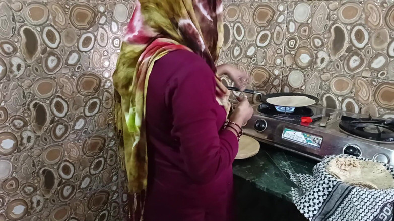 Bhabhi UP: Пішов сьогодні на кухню з дружиною друга