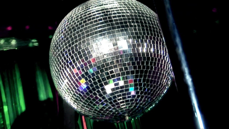 Mask-Night: Een ongelooflijke stripper krijgt wat ze verdient, beloond met sperma