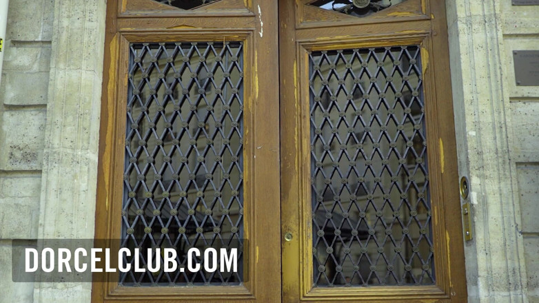 Dorcel Club: Seks dubur dengan si rambut coklat anna Polina yang bertetek...