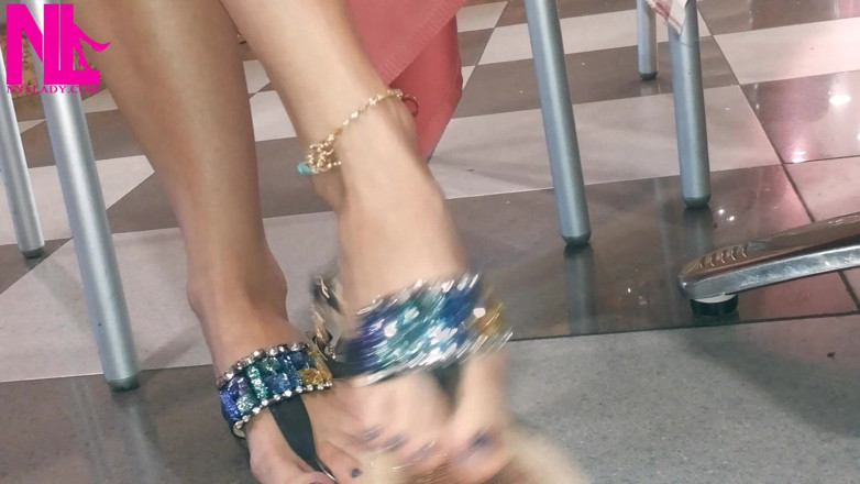 Nyllady: Baumeln und im Schuhspiel in einer bar mit meinen Blue...