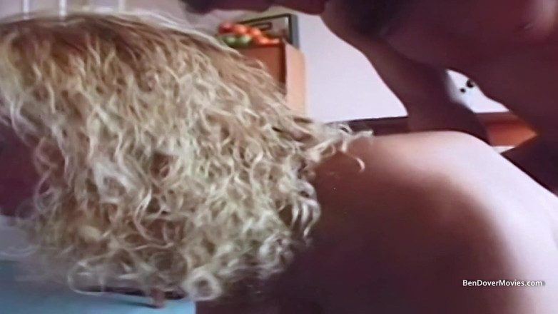 Ben Dover Movies: Những bà nội trợ người Anh tưởng tượng 4: Bee