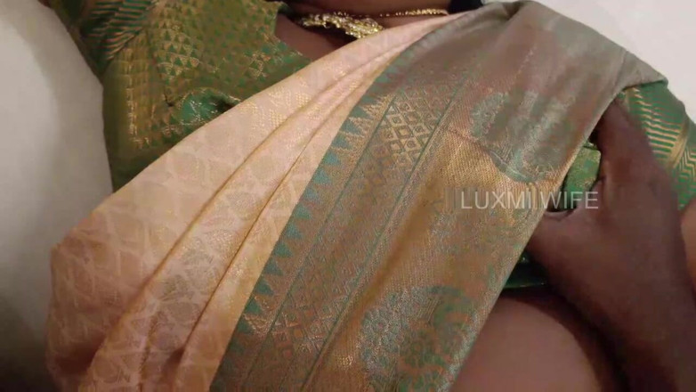 Luxmi Wife: 2 - dost ki sauteli mammi ko chodna