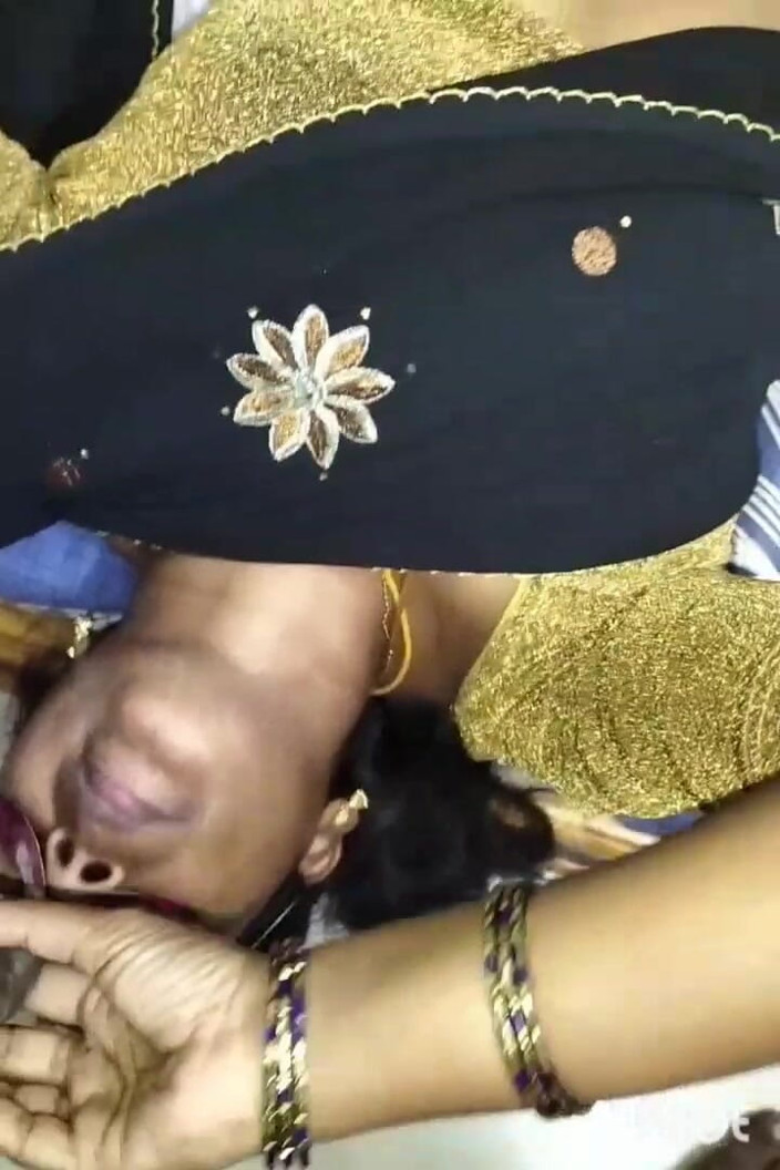 Funny couple porn studio: Tamil ciocia usta ssie