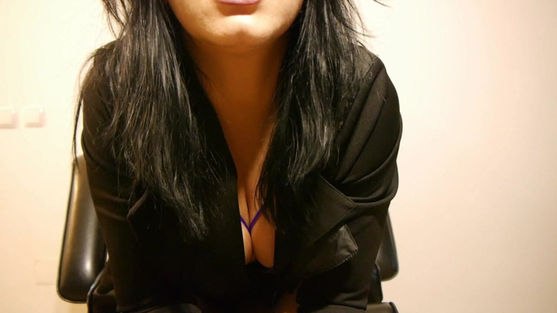 MilfyCalla: Gerçek köleler için orta yaşlı seksi kadın 38 ayak fetişinin maceraları