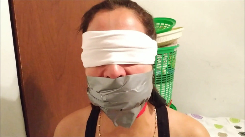 Selfgags Latina Bondage: khud ko gala ghontne vaali laitina sauteli mammi apne pahle...