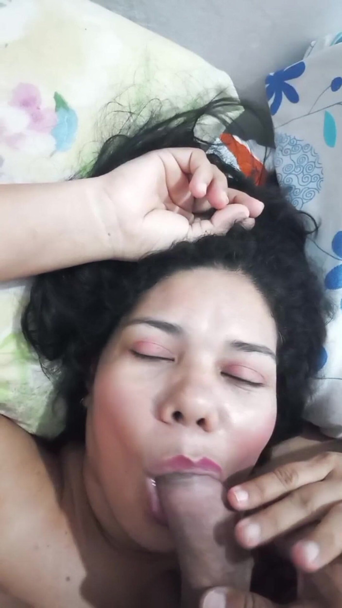 Valkyrieandluigy: Gadis ini jago banget nyepong kontol