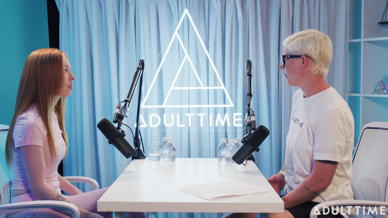 Adult Time Podcast: Madi Collins lavman, halka açık oral seks ve erkek arkadaş...