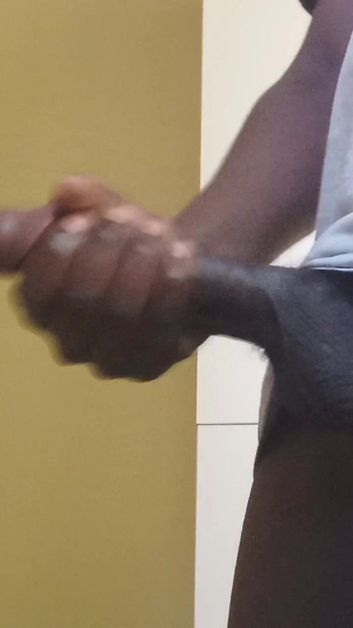TheeeJonnyBravo: Attention, portez des écouteurs !! J’aime quand tu me regardes