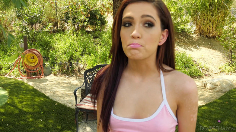 Out Of The Family: Das ist okay! Brooke Haze ist meine stiefschwester