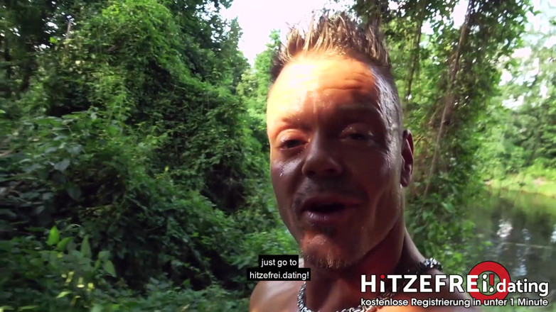 Hitzefrei: Mia Blow 그리고 보트가 지나가는 부끄러운 강변 섹스! 큰 젖탱이