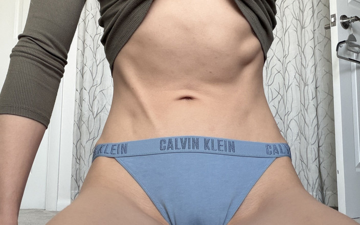 Ms_Emmy_Lynn: Petits seins sans soutien-gorge &amp; Ck, culotte complète, cameltoe