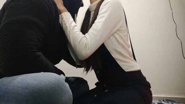 Hornycouple149: Seks pertama sebelum video seks awek kolej India perkahwinan